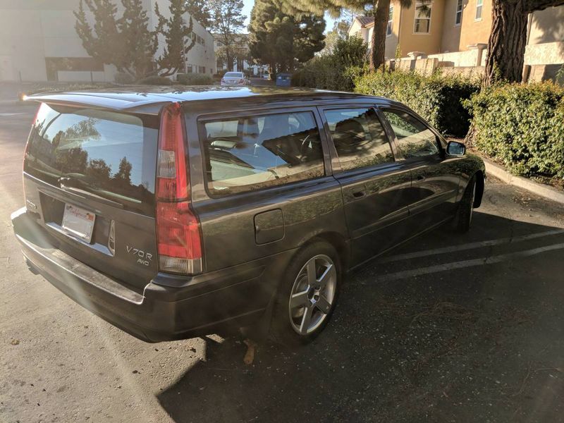 Illustration for article titled At $7,999, Could This 2004 Volvo V70 R Feed Your Need For Swede?